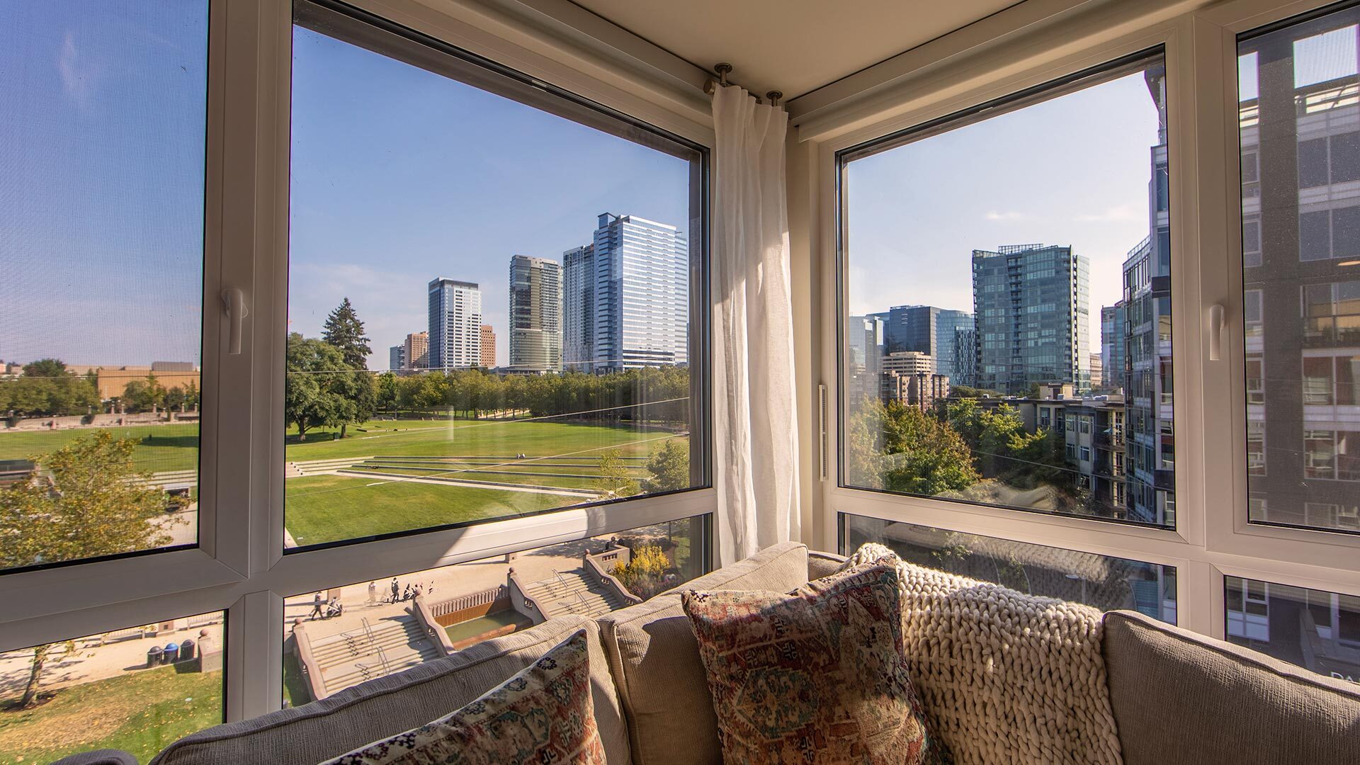 Bellevue 3 1 livingroom view 2