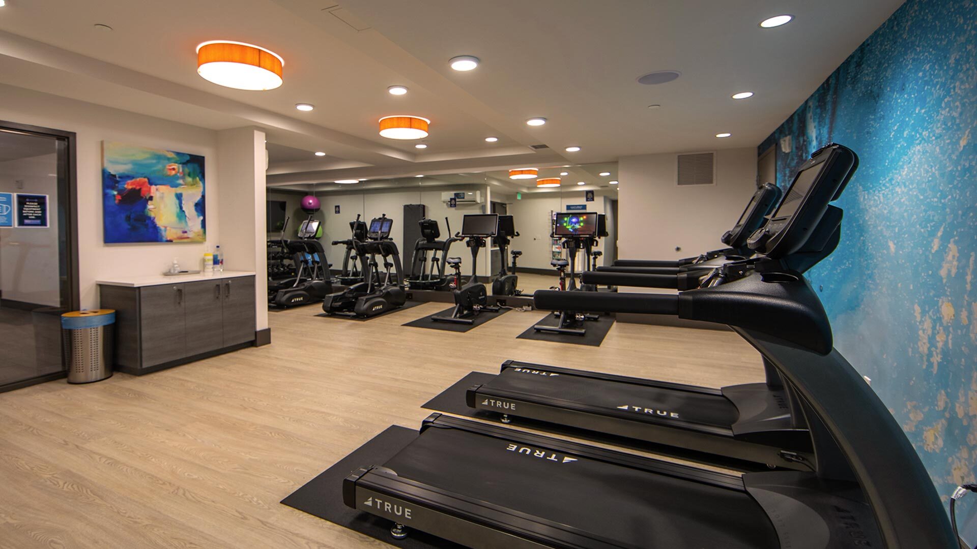 Club blu fitness bellevue view 2
