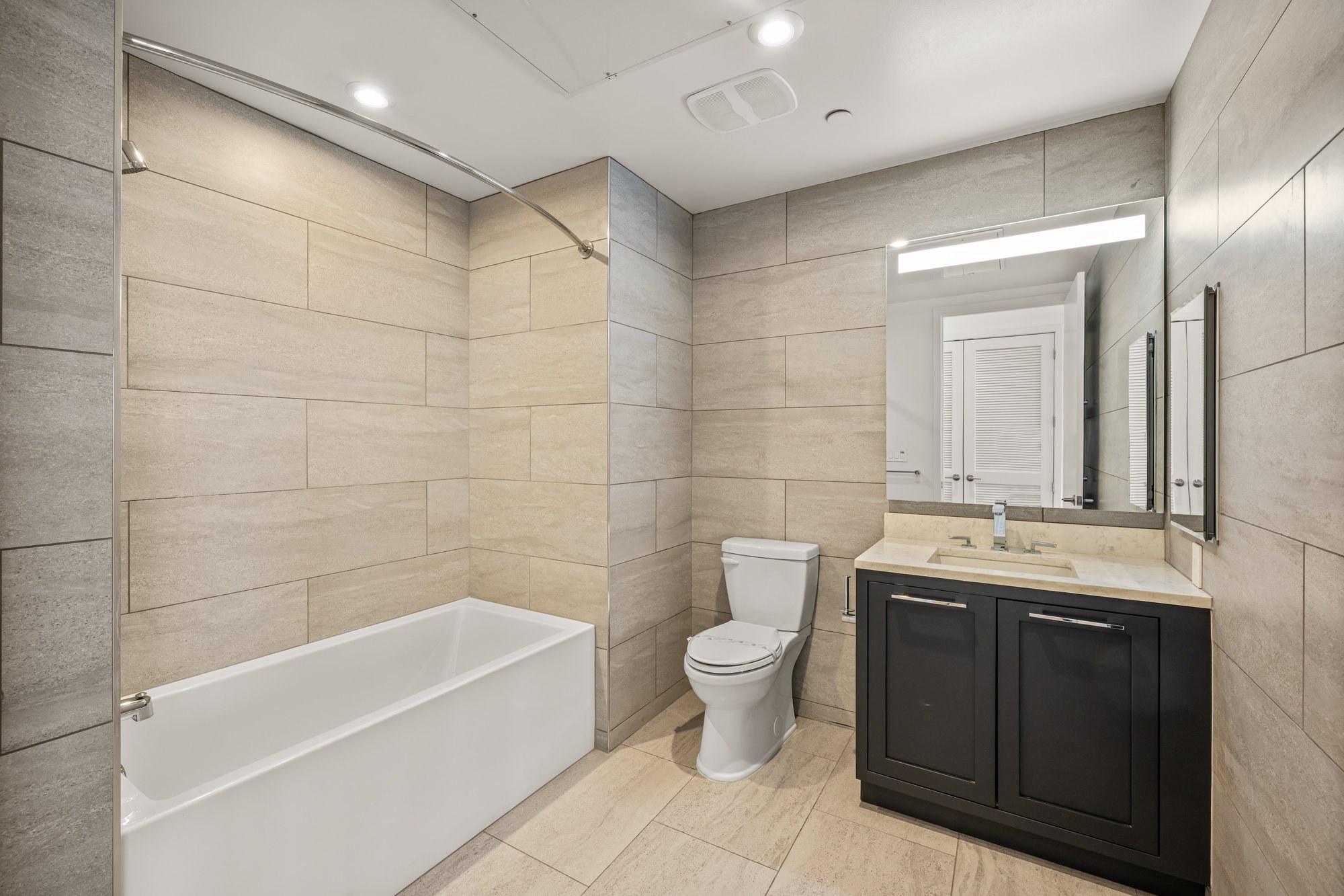 ALX Penthouse 1 Bath View 1