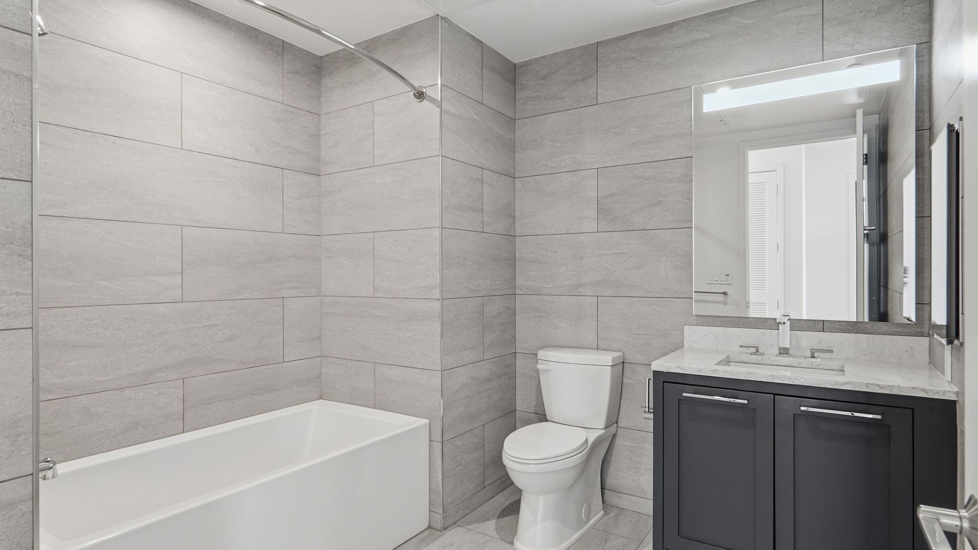 Alx san diego penthouse ph2 bathroom1 view2