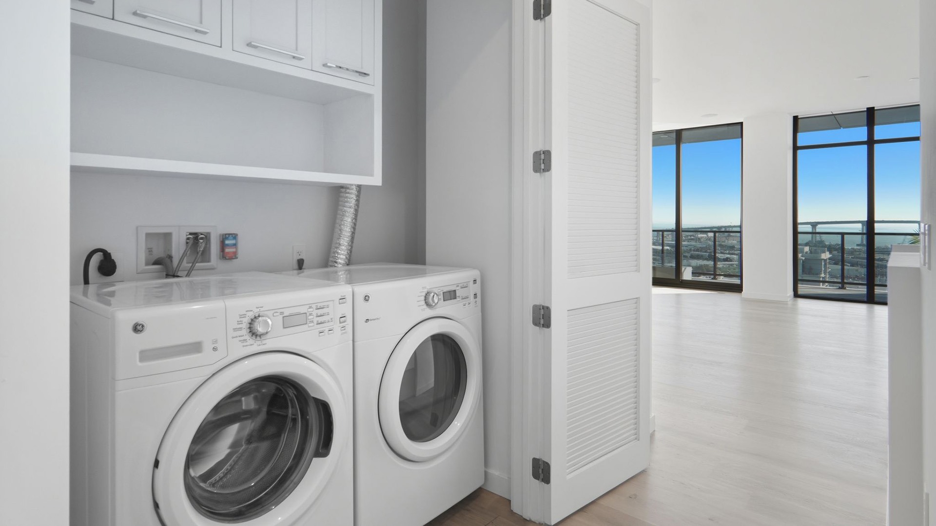 Alx san diego penthouse ph2 washer dryer