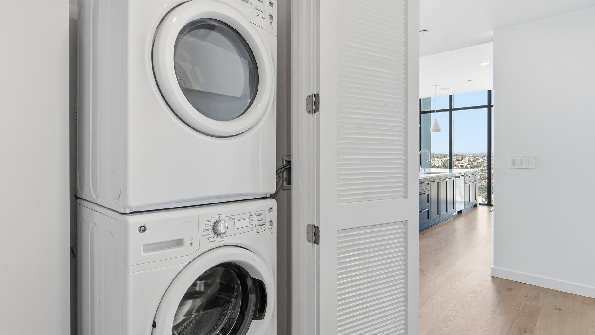Alx san diego penthouse ph4 washer dryer