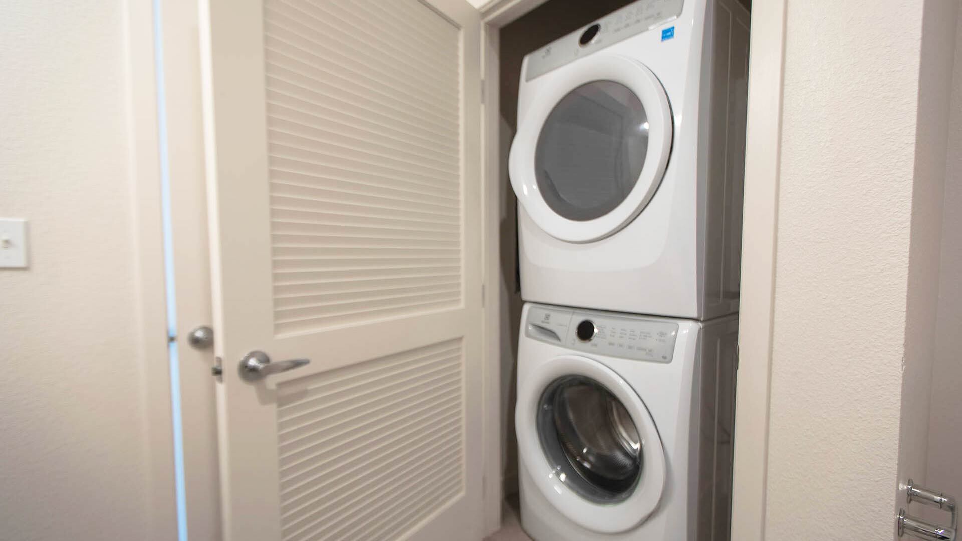 Aperture B5 laundry closet view 1