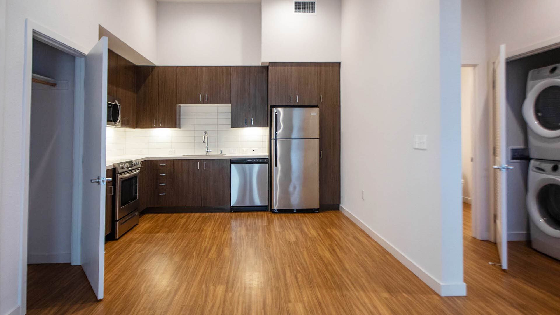 Aperture B6 kitchen view 1