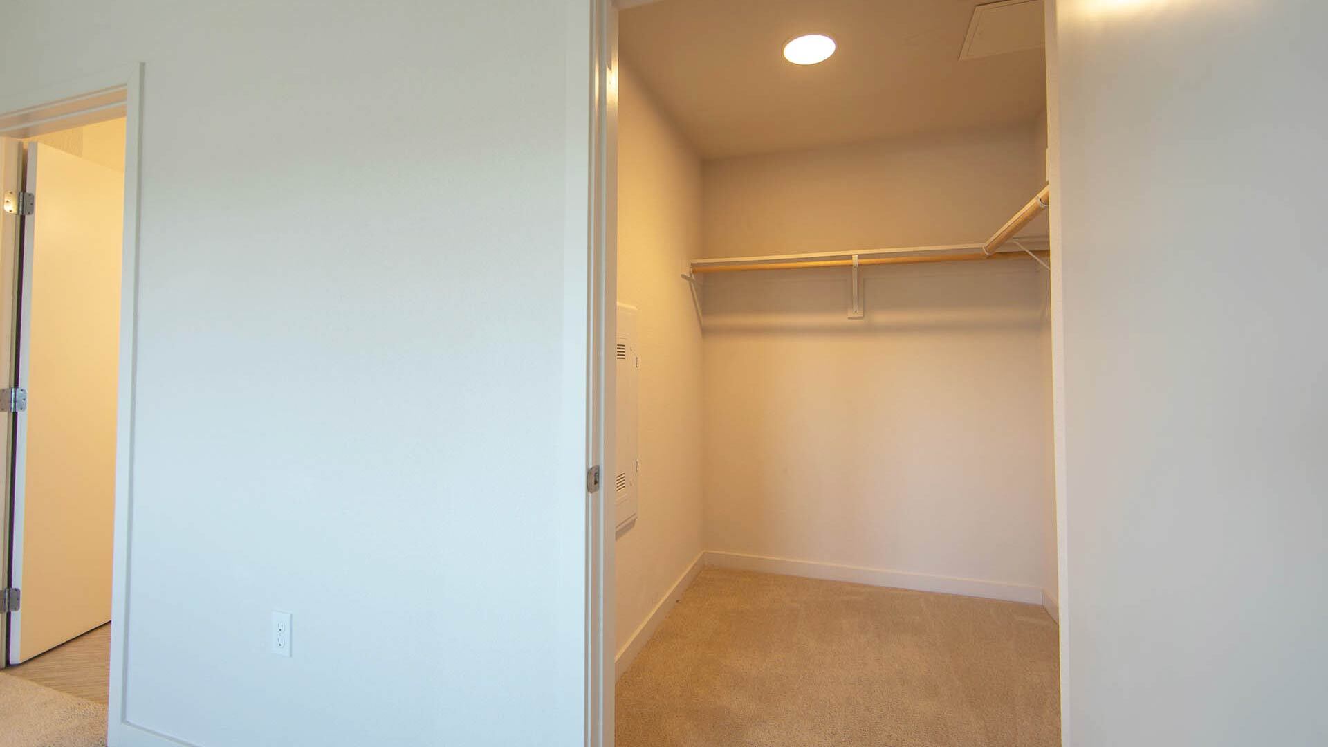 Aperture C4 floorplan bedroom closet view 2