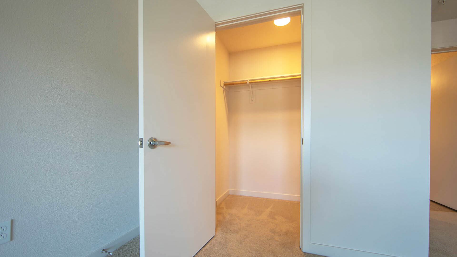 Aperture D1 floorplan bedroom closet view 2