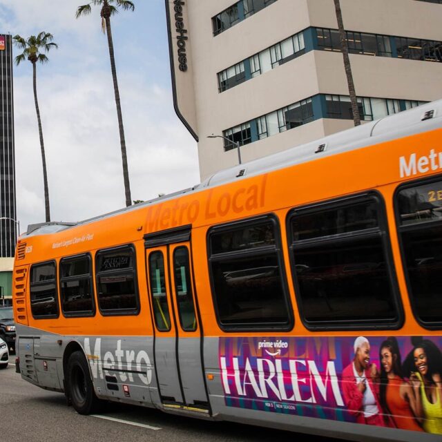 Ardence neighborhood metro bus