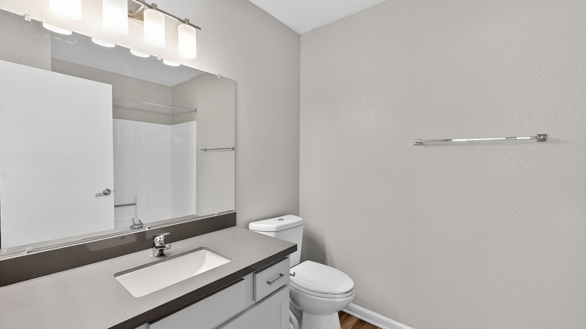 Barham poppy bathroom