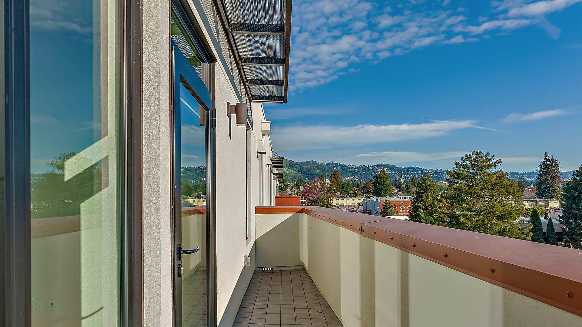 Blake apartments b5 floorplan deck view 2