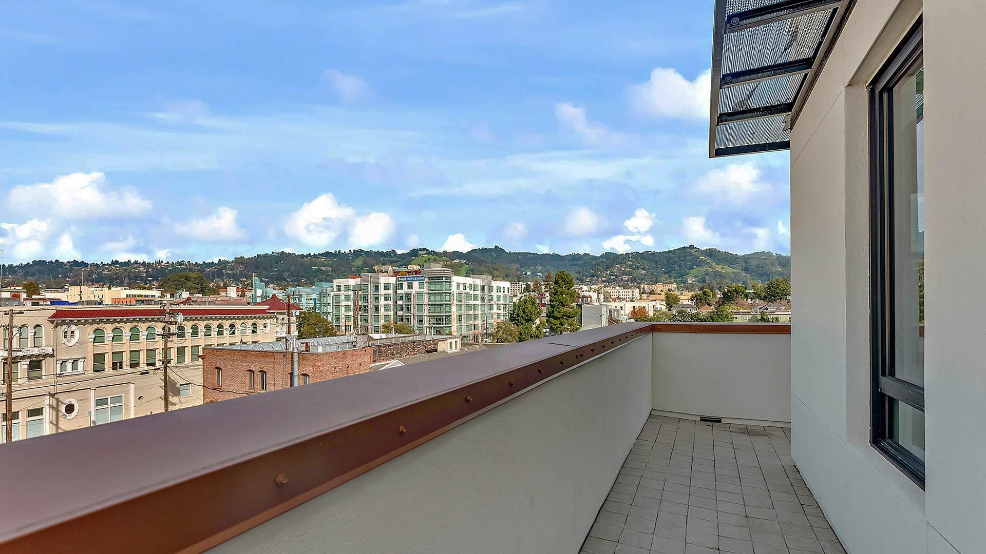Blake apartments c4 floorplan deck view 2