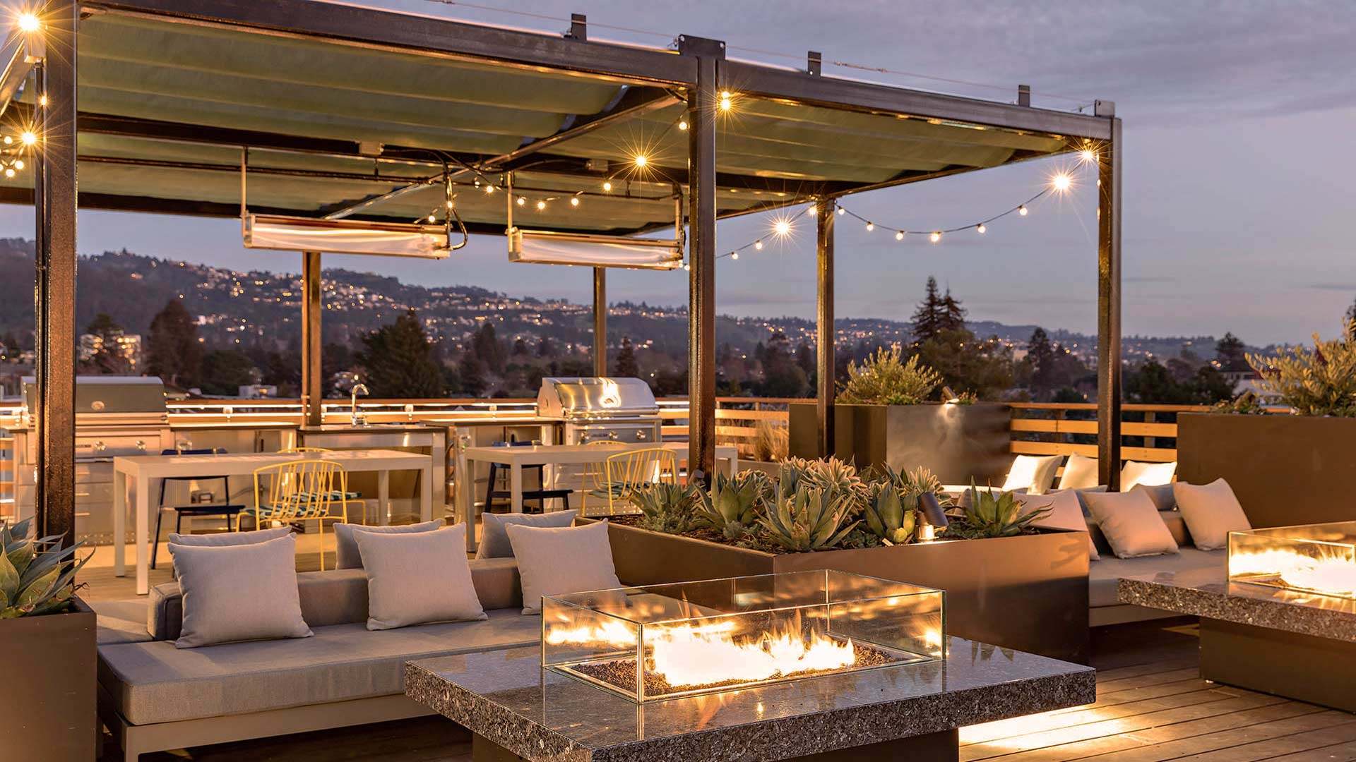 Blake apartments rooftop deck 3