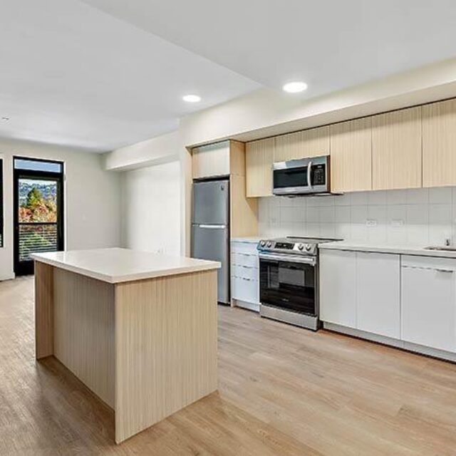 B6 - 1 Bedroom 1 Bath - 739 sq ft