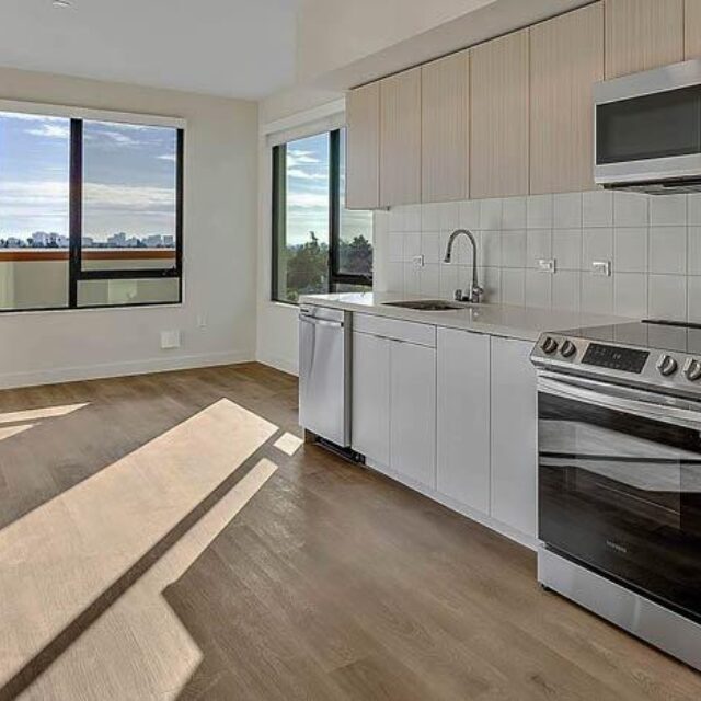 B7 - 1 Bedroom 1 Bath - 677 sq ft