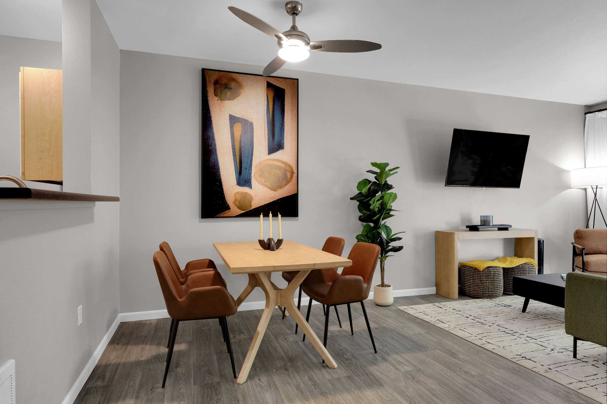 Broadway model dining 1