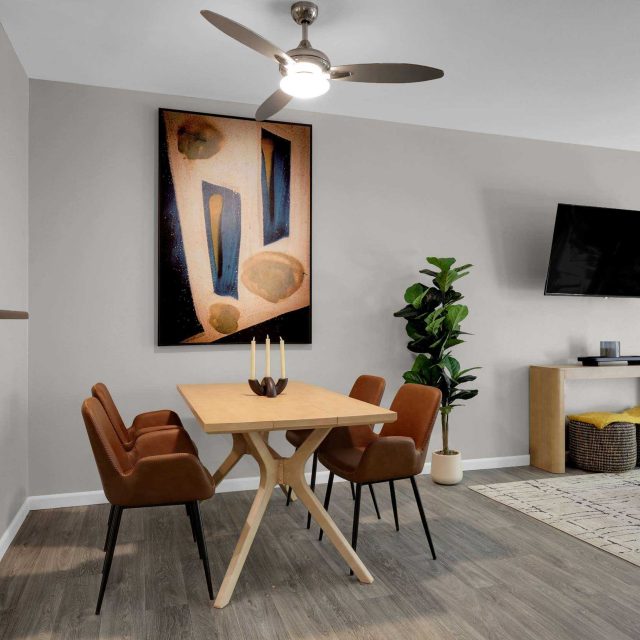 Broadway model dining 1