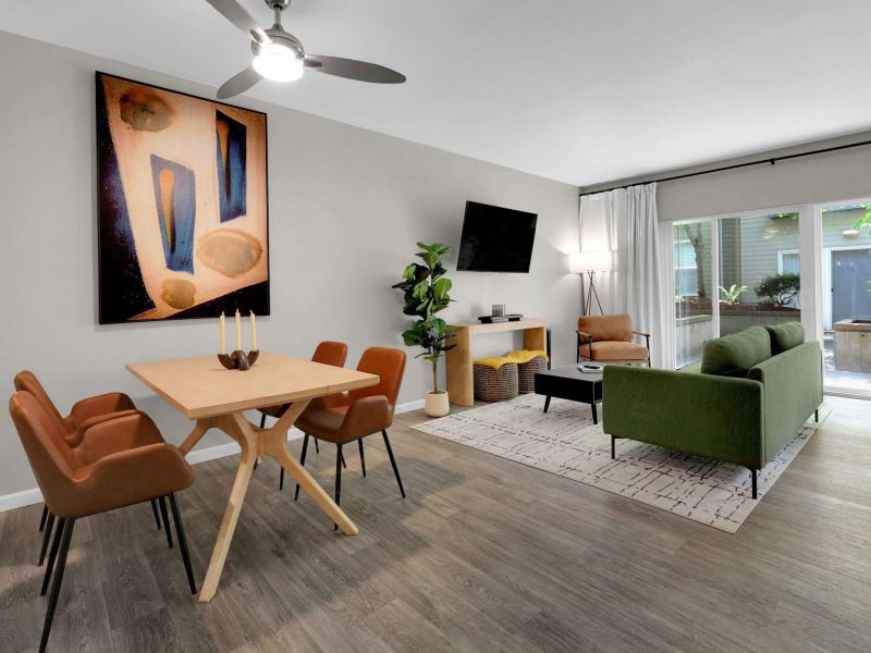 Broadway model living 1c