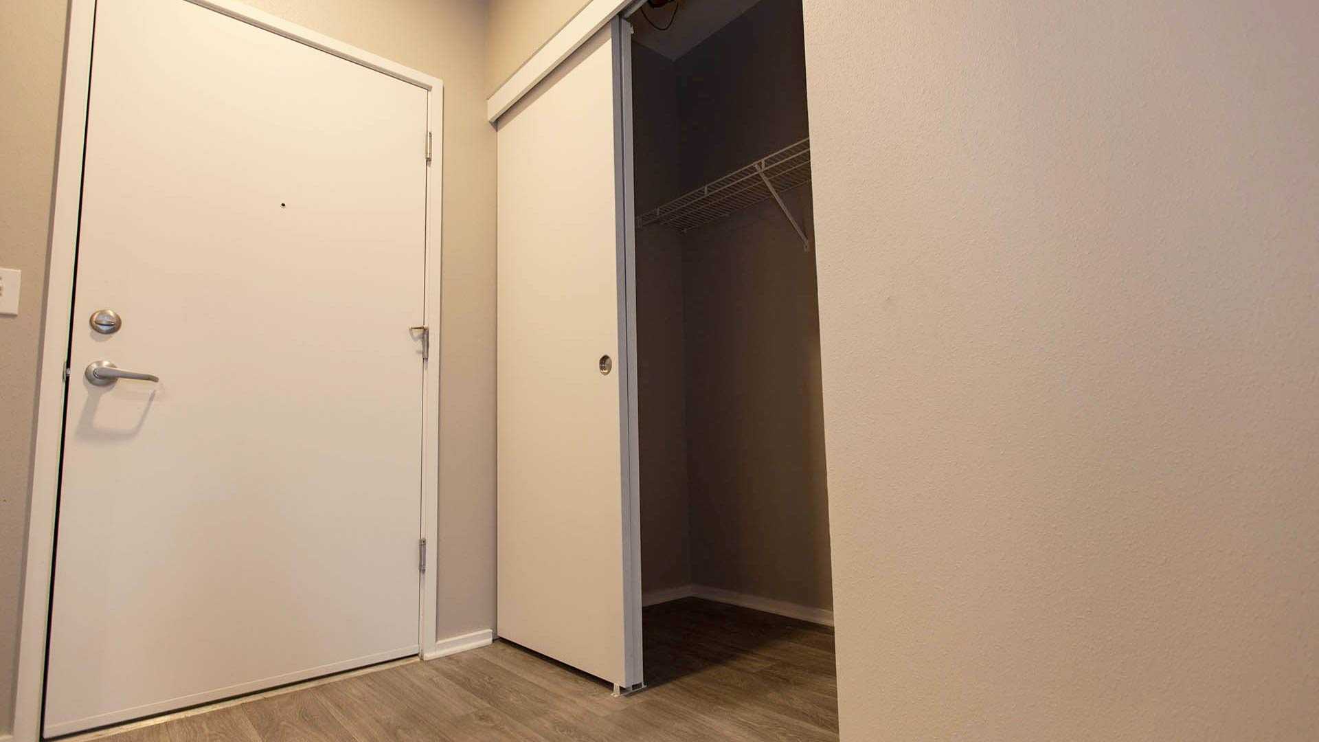 Broadway autzen plan entry closet 1
