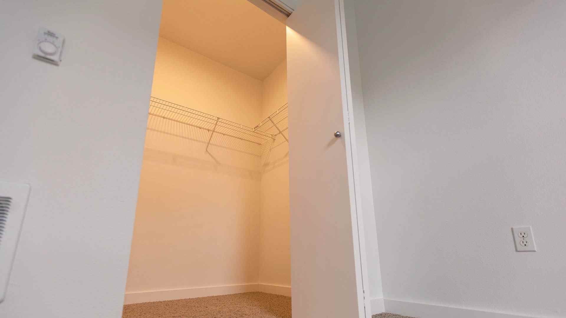 Broadway skinner plan bedroom closet1