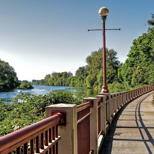 Broadway neighborhood willamette river trail