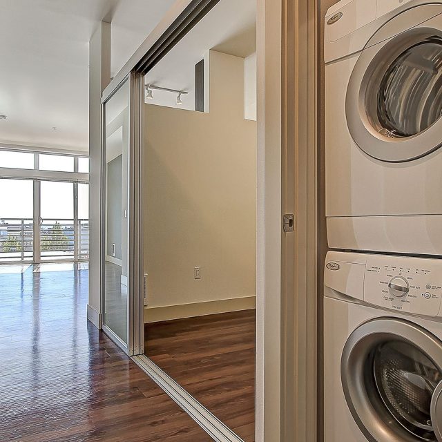 Collins on pine 1bedroom washer dryer