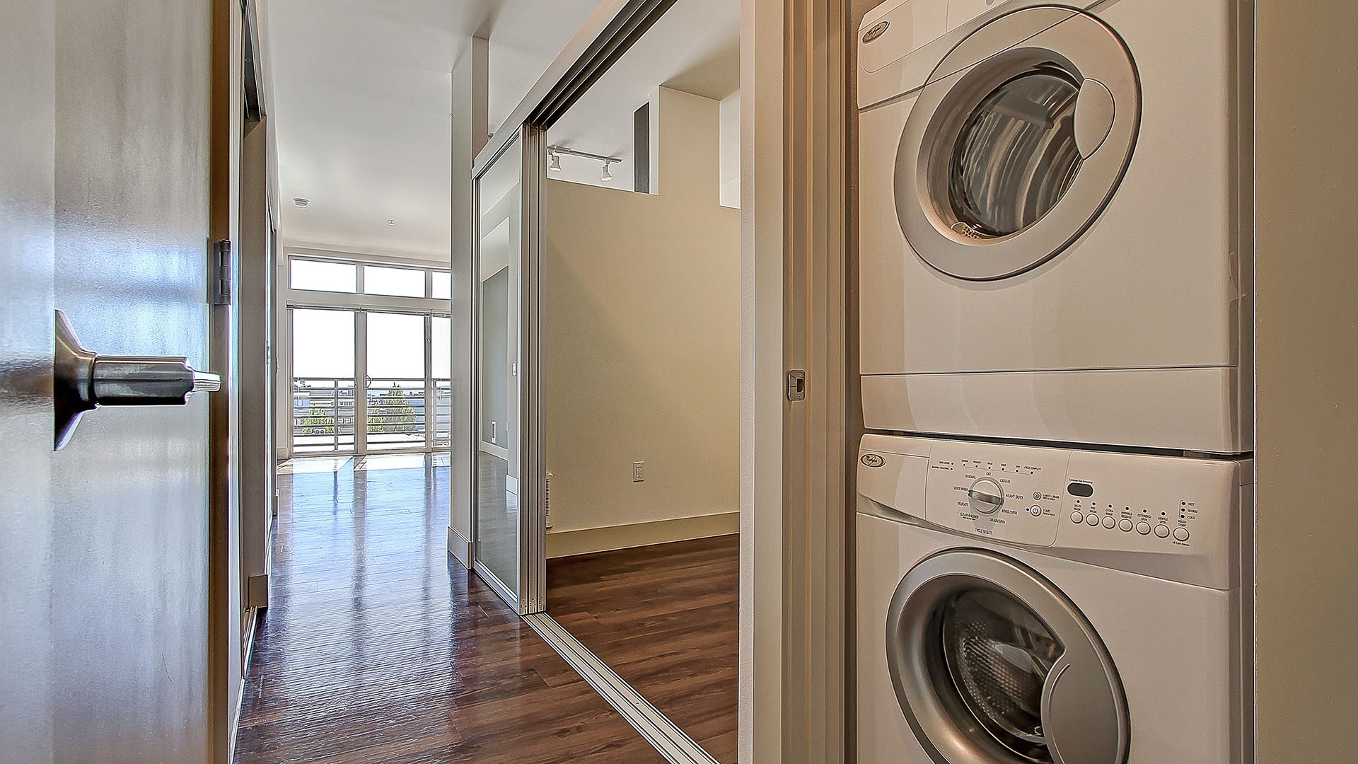 Collins on pine 1bedroom washer dryer