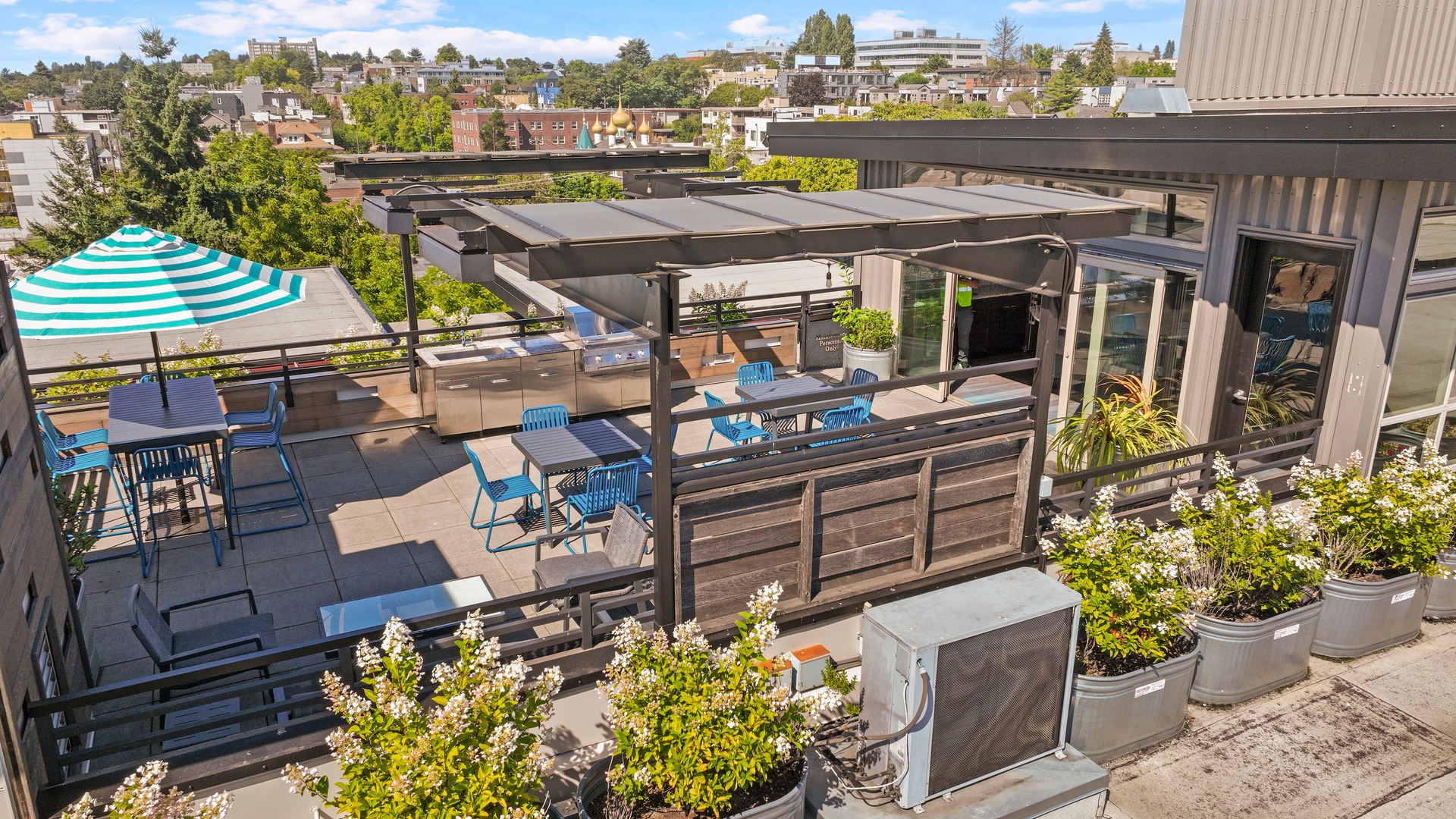 Collins on Pine Rooftop Terrace Outdoor Kitchen 01