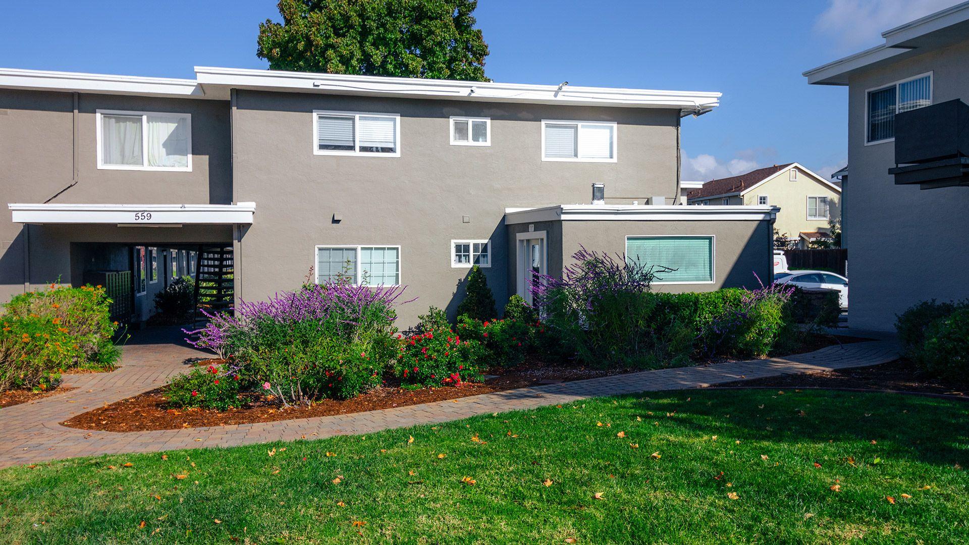 Garden court courtyard building 559