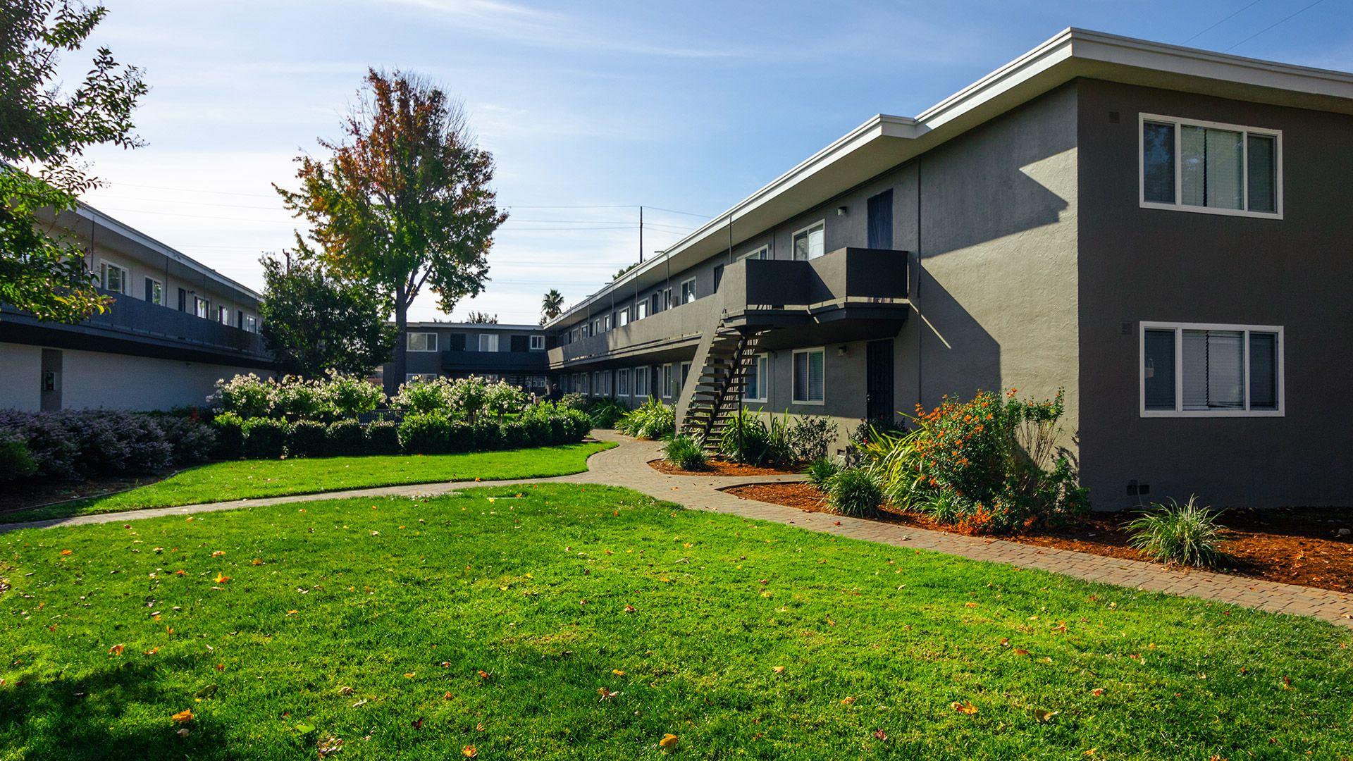 Garden court courtyard lawn stairs