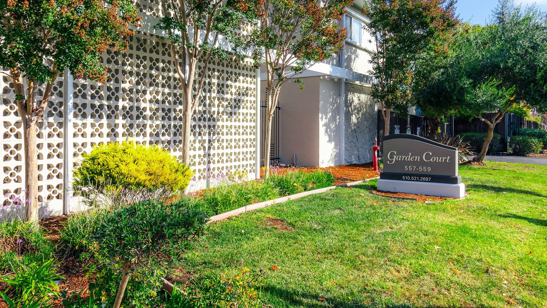 Garden court street frontage sign
