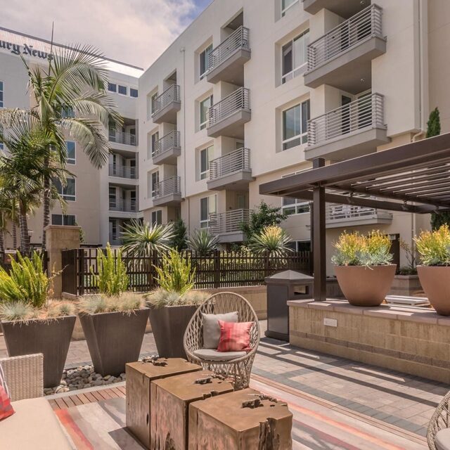 The james courtyard view 2