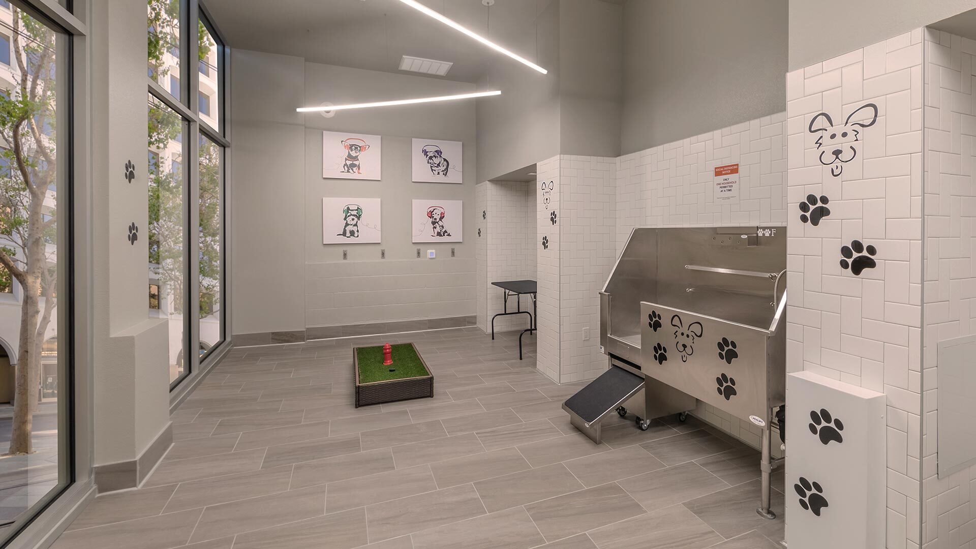 The james amenities pet station