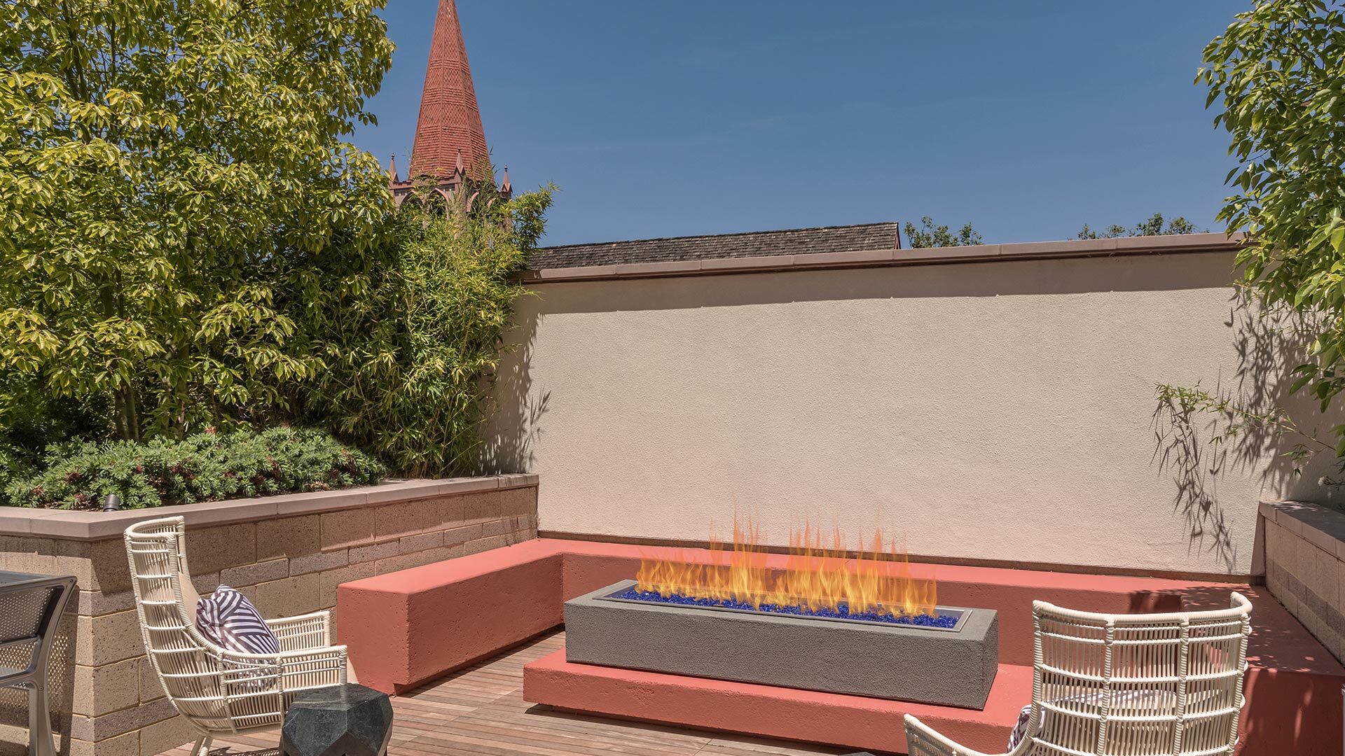 The james courtyard view 4