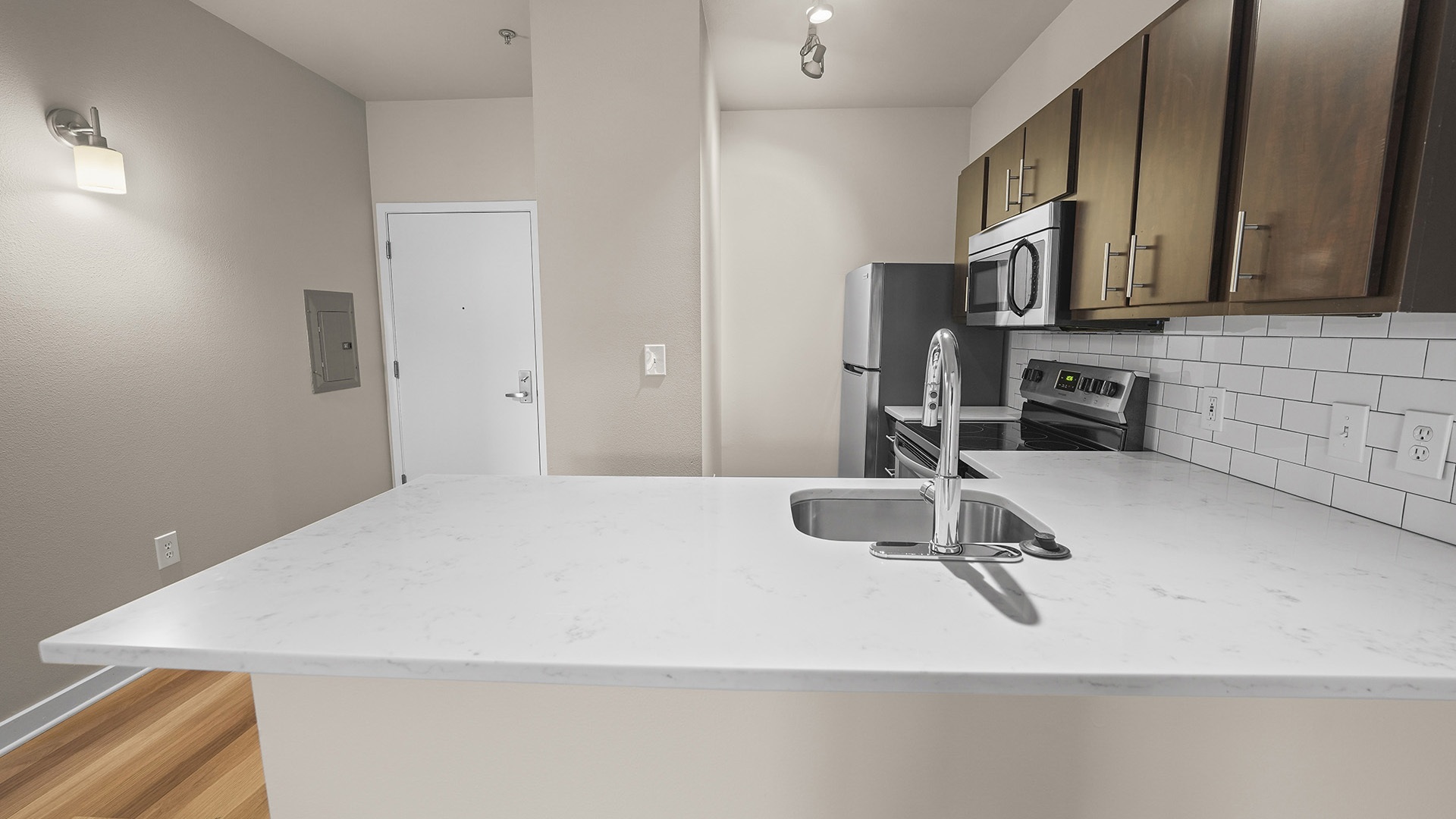 Kearney plaza portland or 1 bedroom b 514 kitchen view1