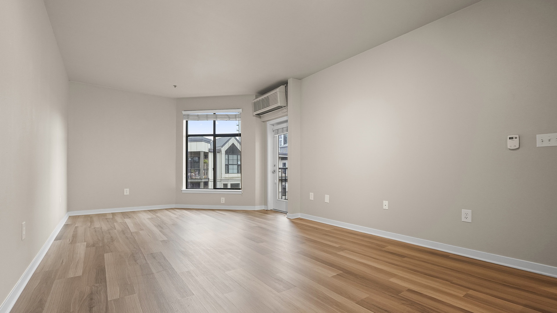 Kearney plaza portland or 1 bedroom b 514 living room view2