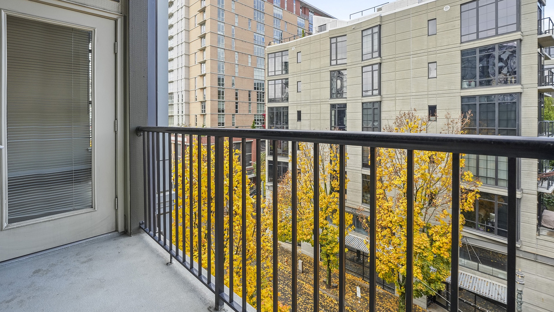 Kearney plaza portland or 2 bedroom a 521 balcony