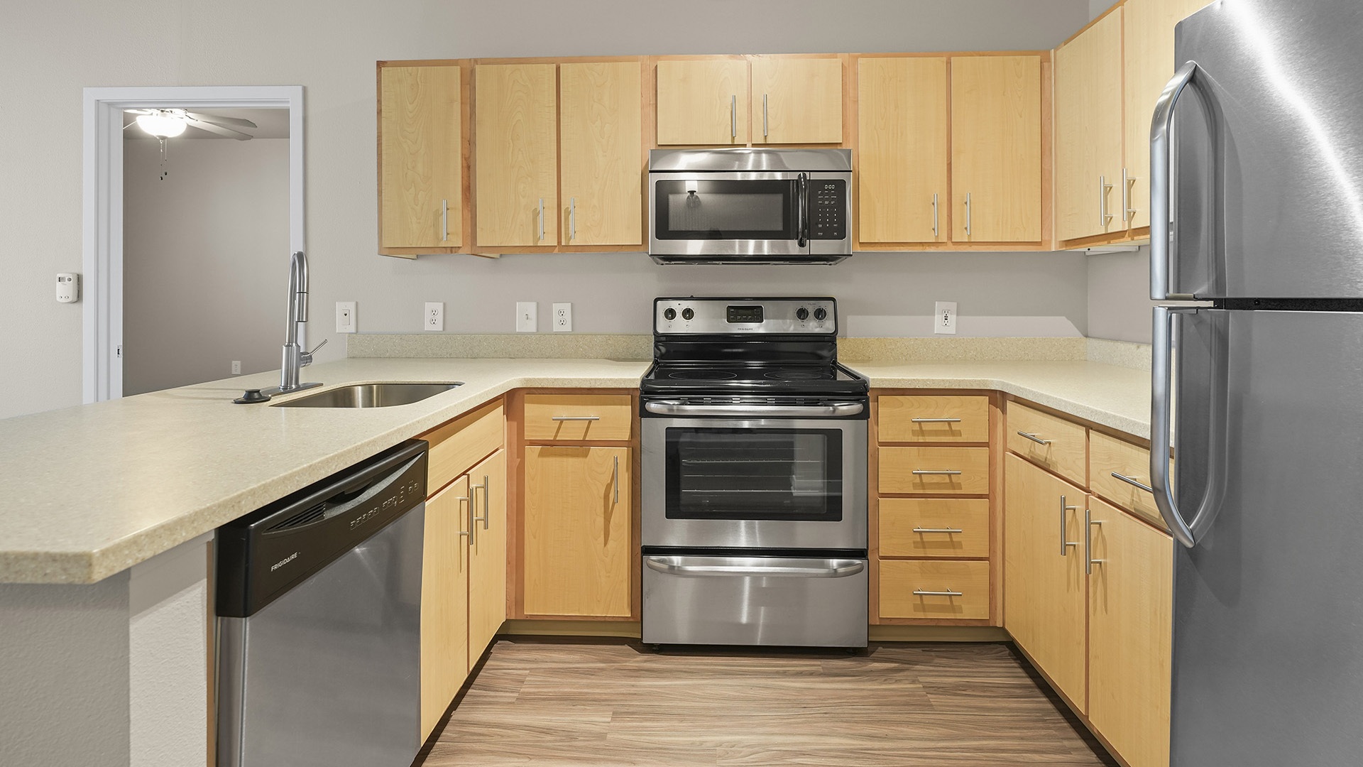 Kearney plaza portland or 2 bedroom a 521 kitchen view1