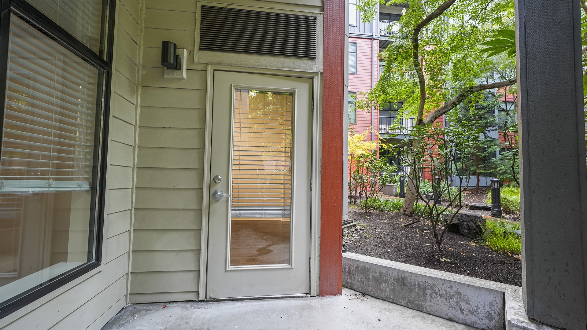 Kearney plaza portland or 2 bedroom B 103 balcony