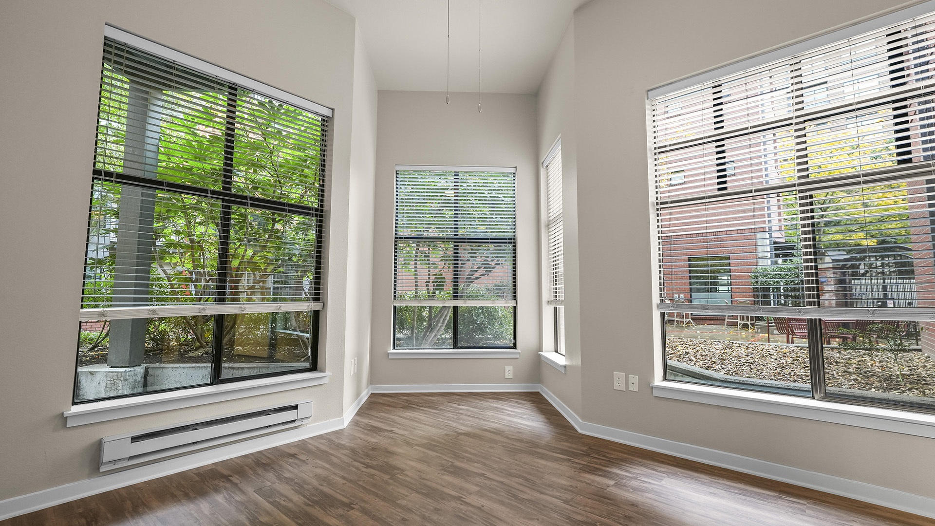 Kearney plaza portland or 2 bedroom B 103 living room view1