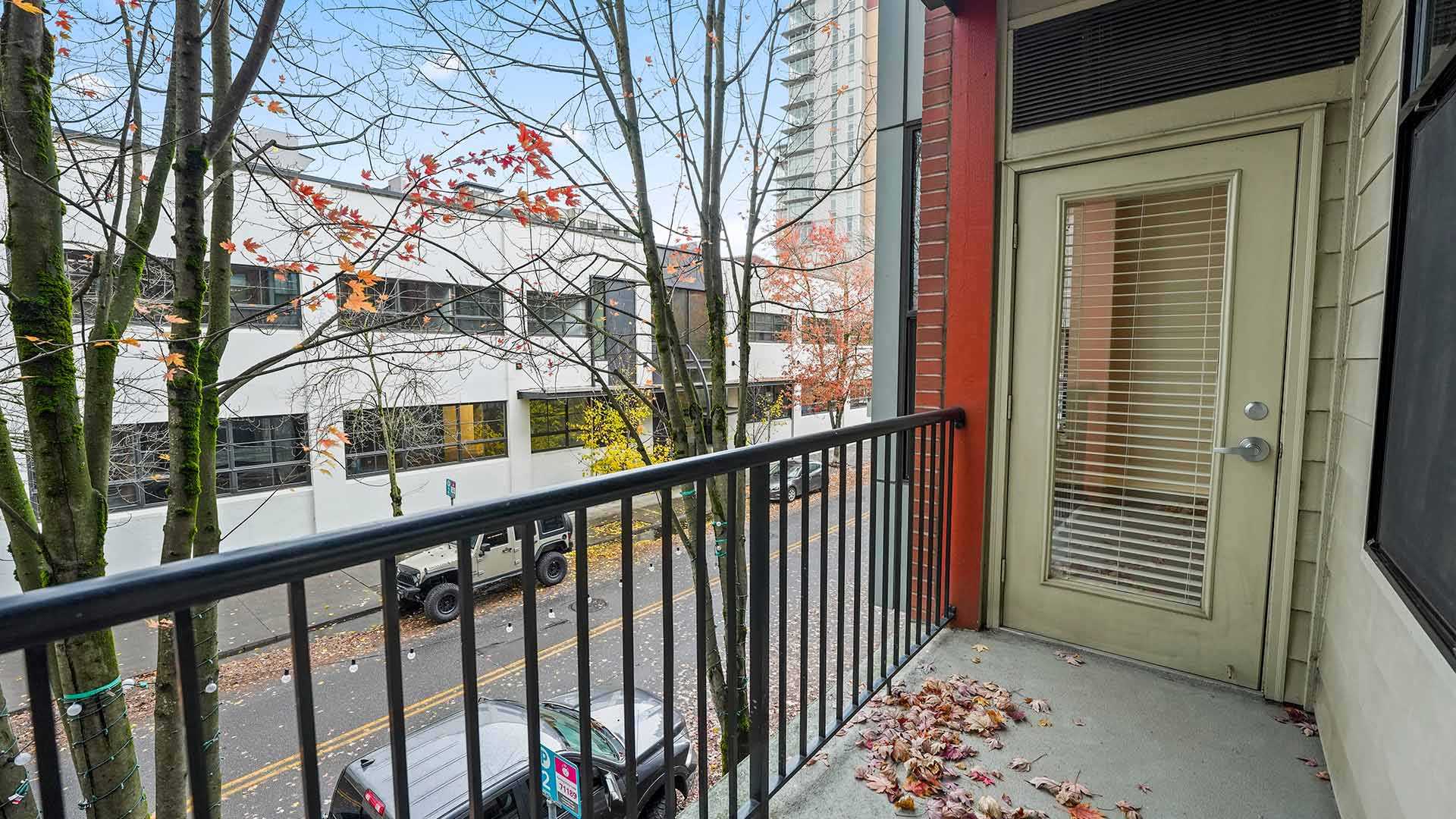 Kearney plaza portland or 2 bedroom f 209 balcony