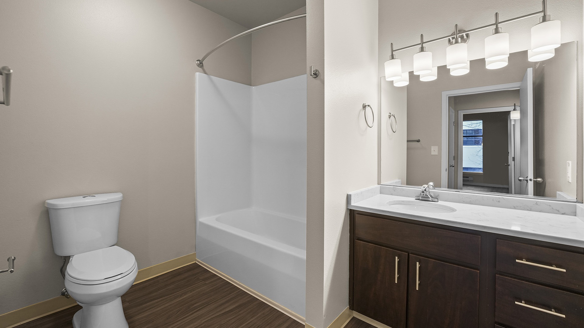 Kearney plaza portland or 2 bedroom f 209 bathroom1