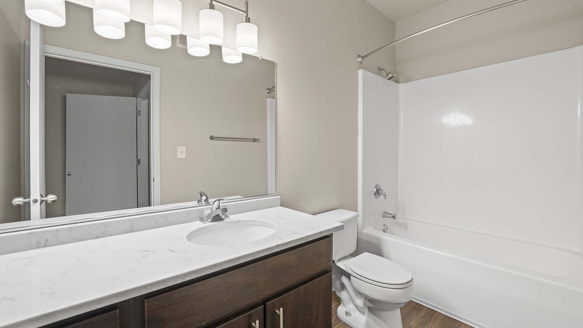 Kearney plaza portland or 2 bedroom f 209 bathroom2