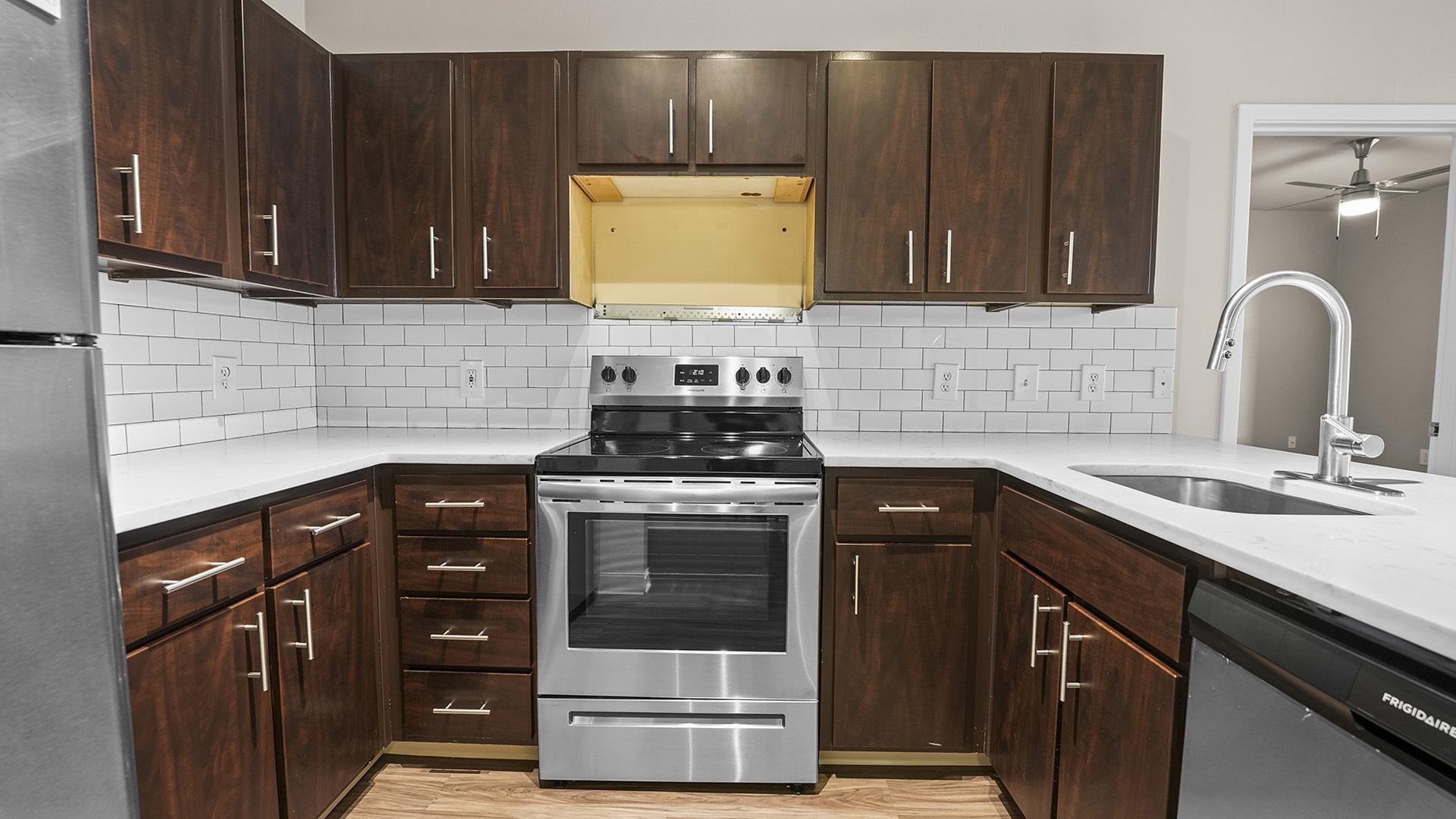 Kearney plaza portland or 2 bedroom f 209 kitchen view1