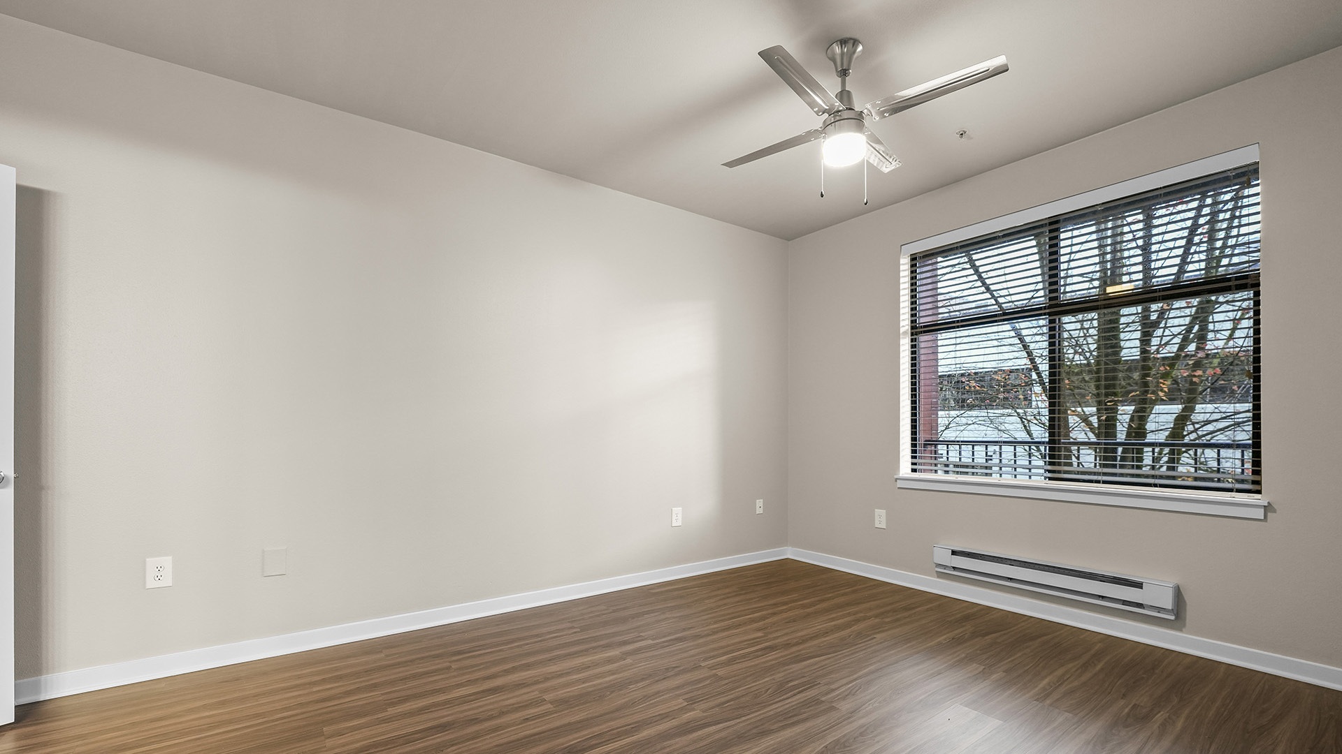 Kearney plaza portland or 2 bedroom f 209 living room view2