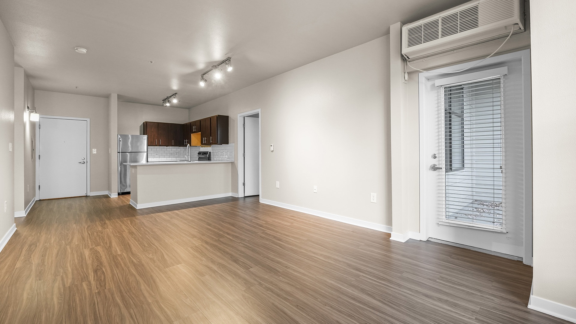 Kearney plaza portland or 2 bedroom f 209 living room view3