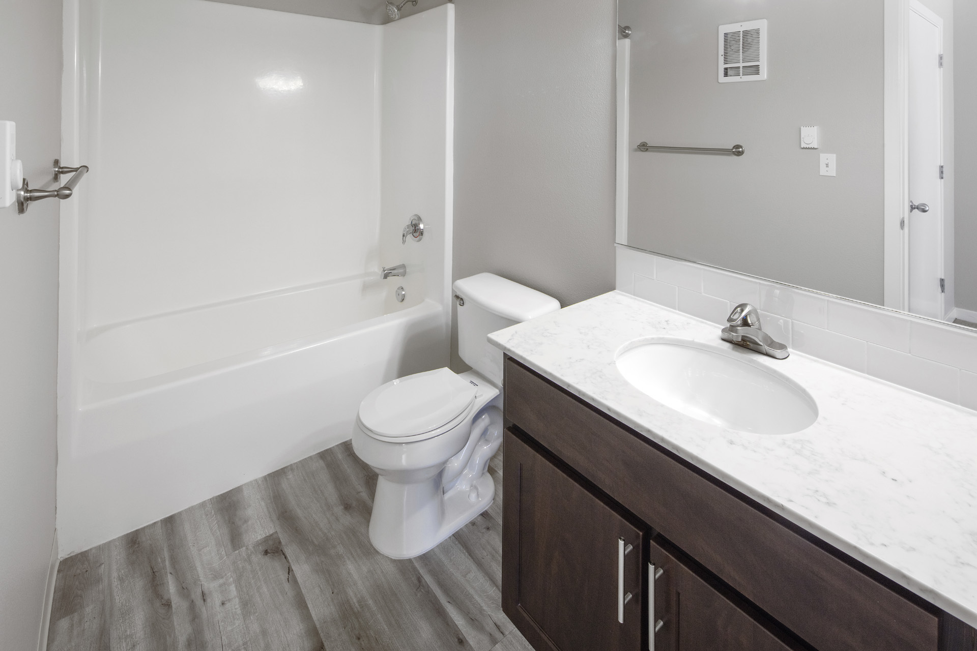 Kearney portland bathroom 02 vacant