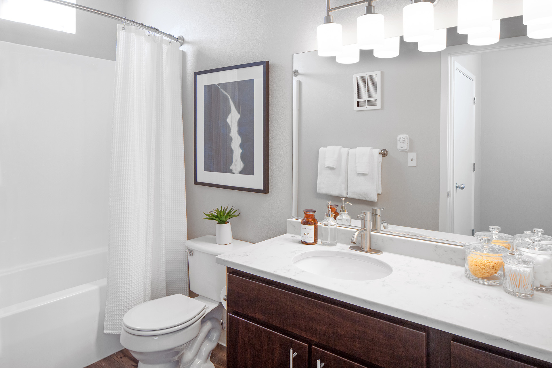 kearney portland model suite bathroom 01