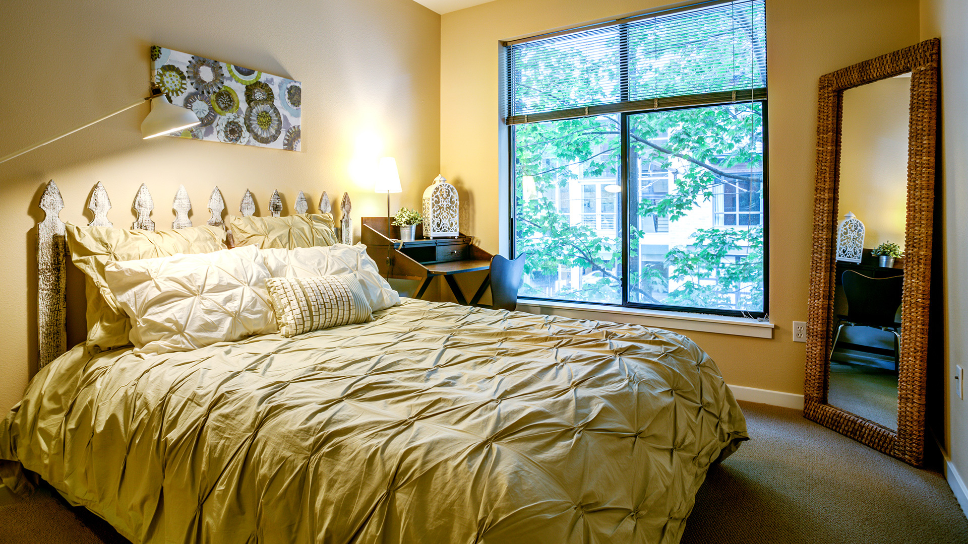 Kearney portland model suite yellow bed 06