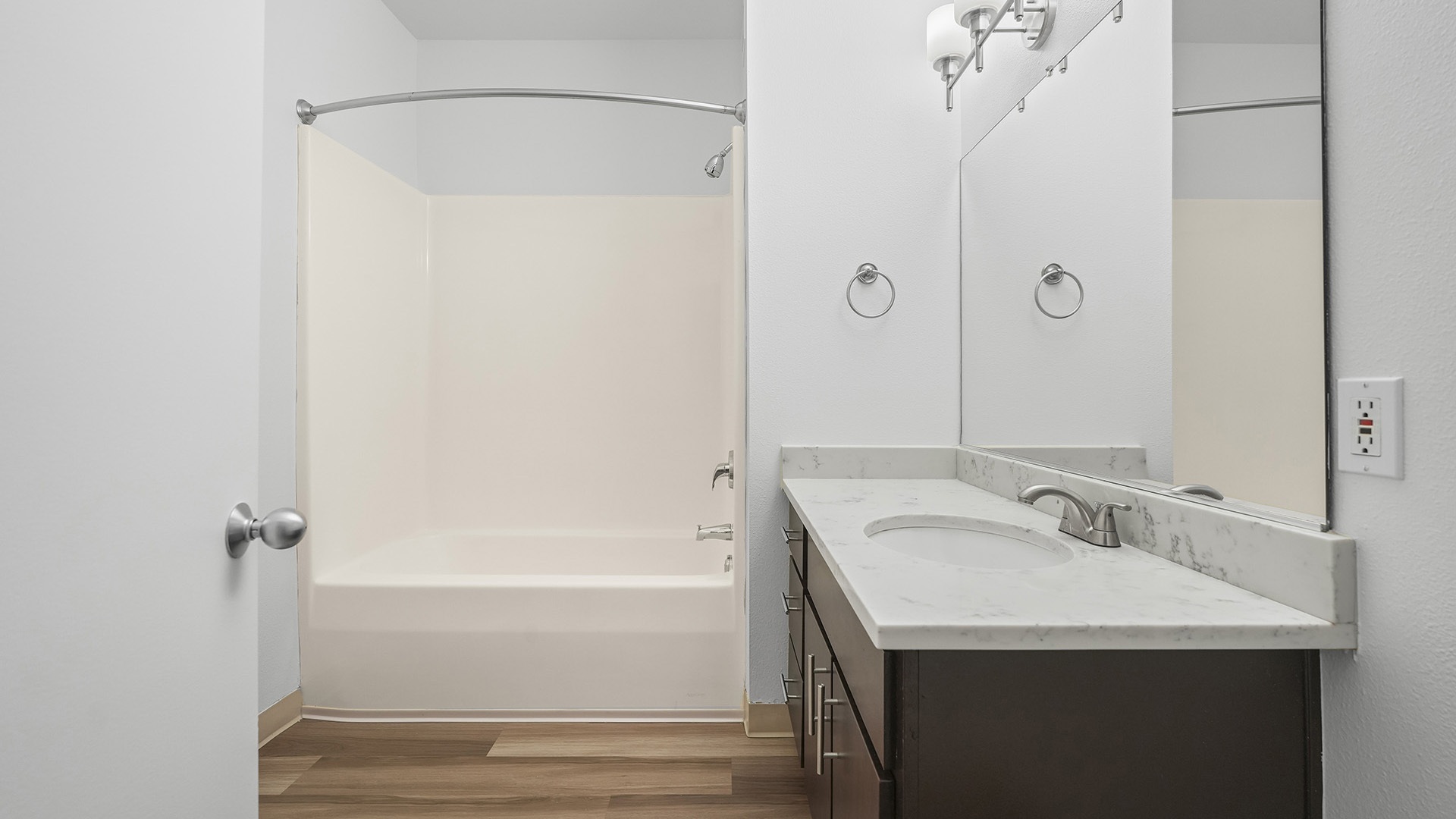 Kearney plaza portland or studio e2 211 bathroom