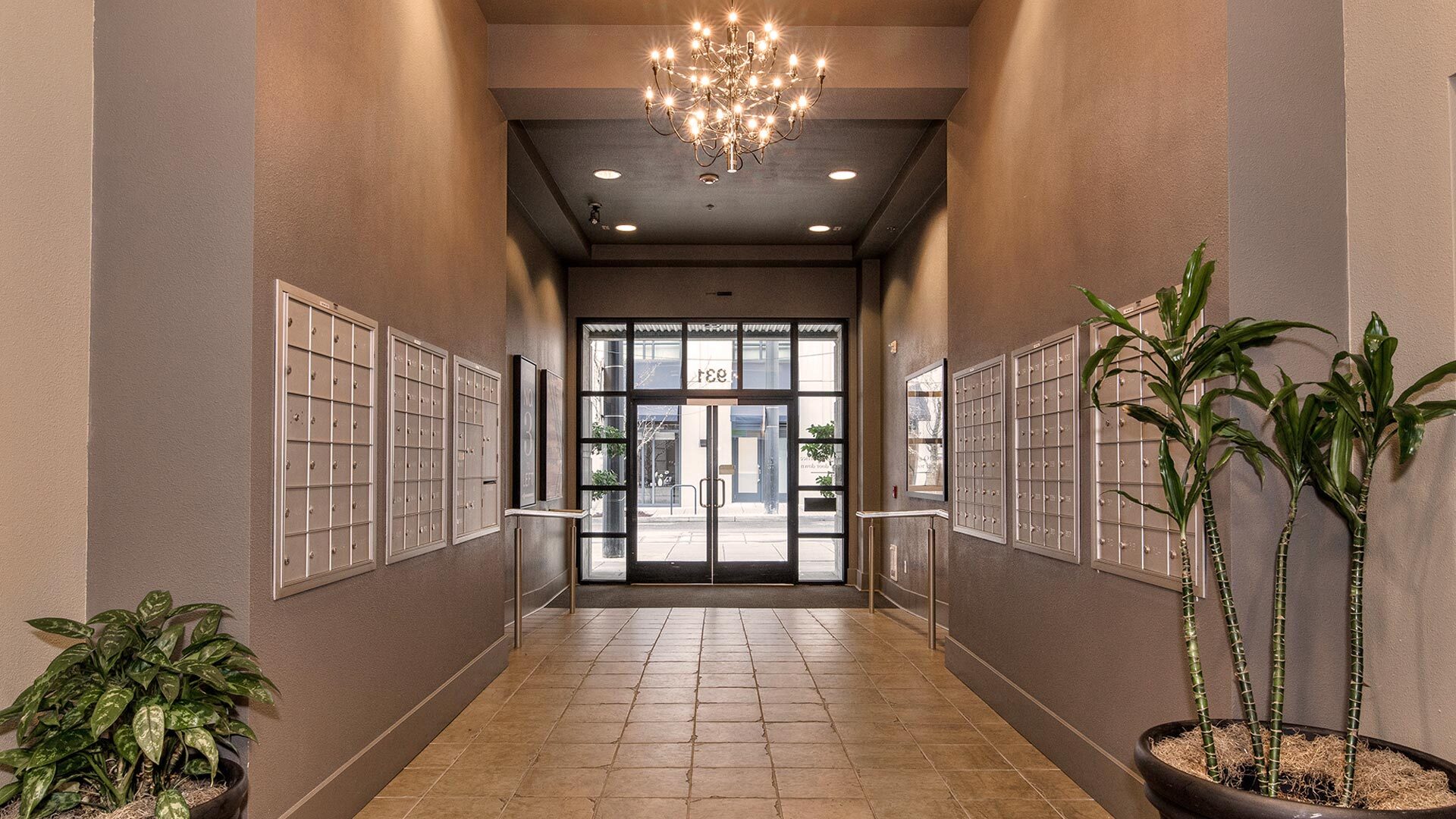 0424 kearney plaza community lobby view 2