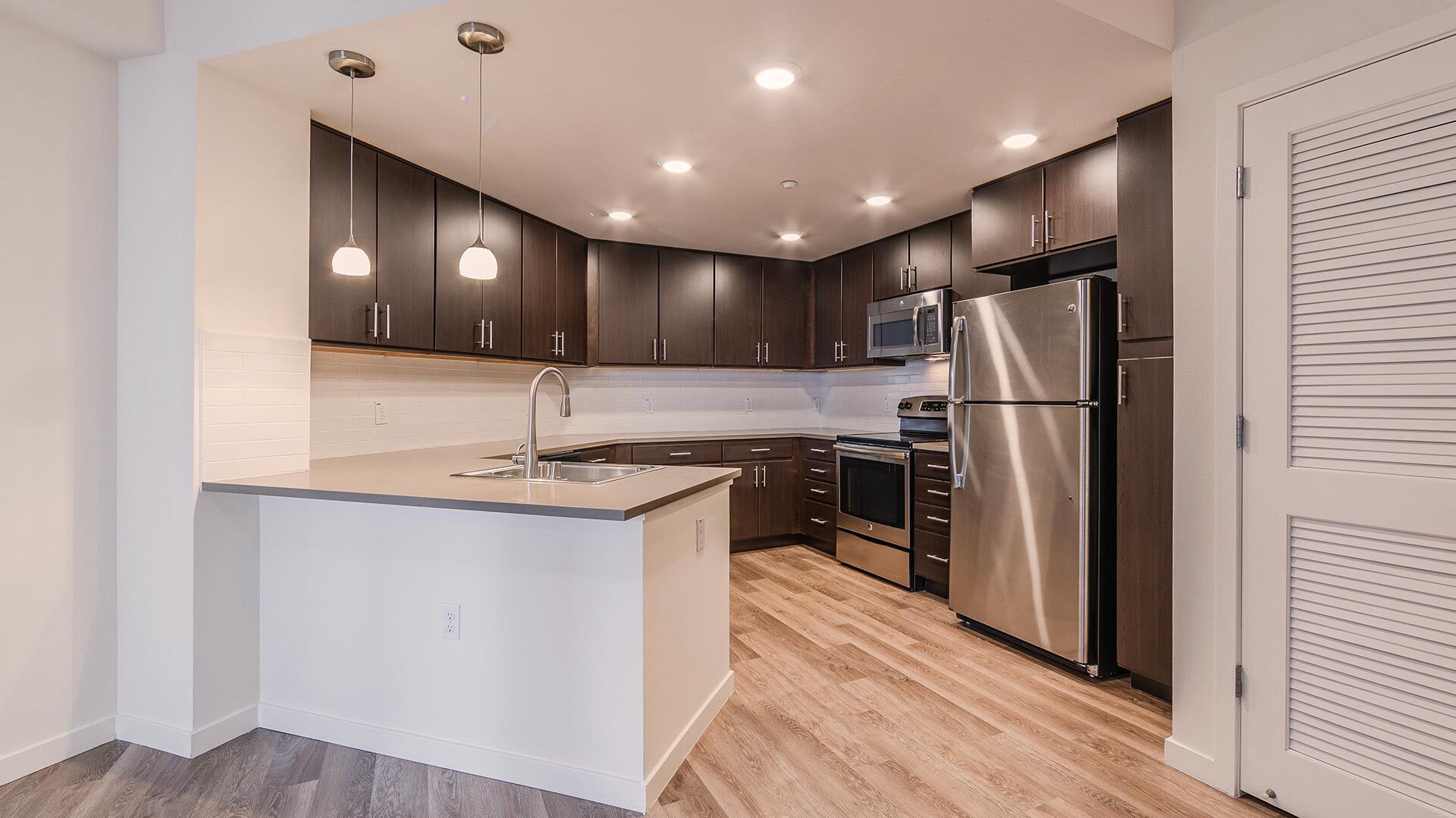 The lark madrone 1br kitchen view